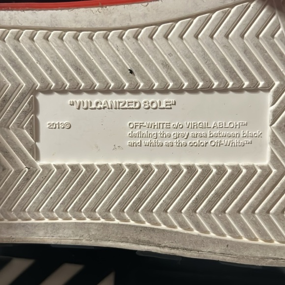 OFF White Virgil Abloh Low Vulcanized Black Sneakers. Nearly new. Size 45. - Picture 8 of 16